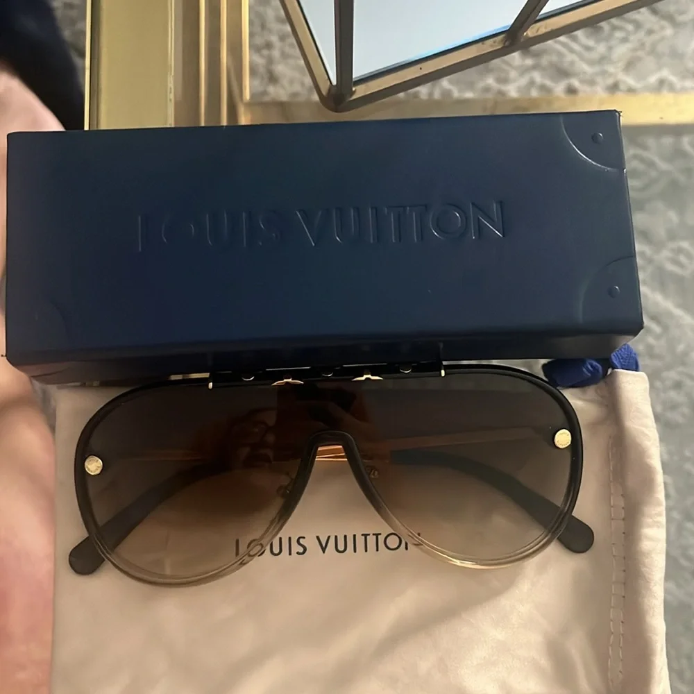 Good condition Rare Louis Vuitton Boogie Nights Sunglasses